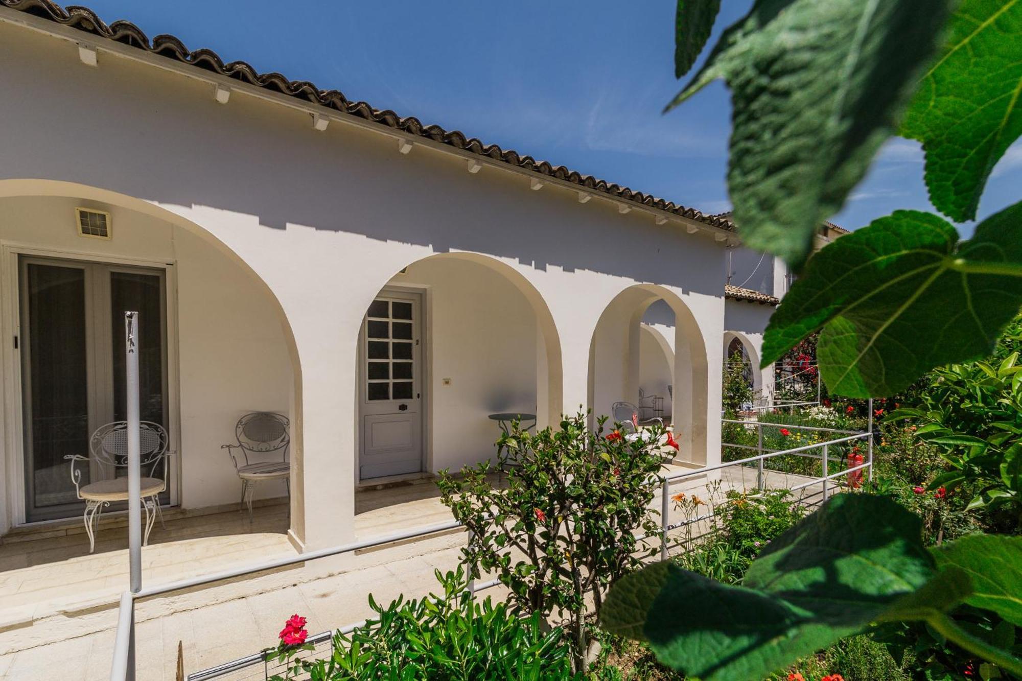 Lena Kassiopi Apartments ภายนอก รูปภาพ