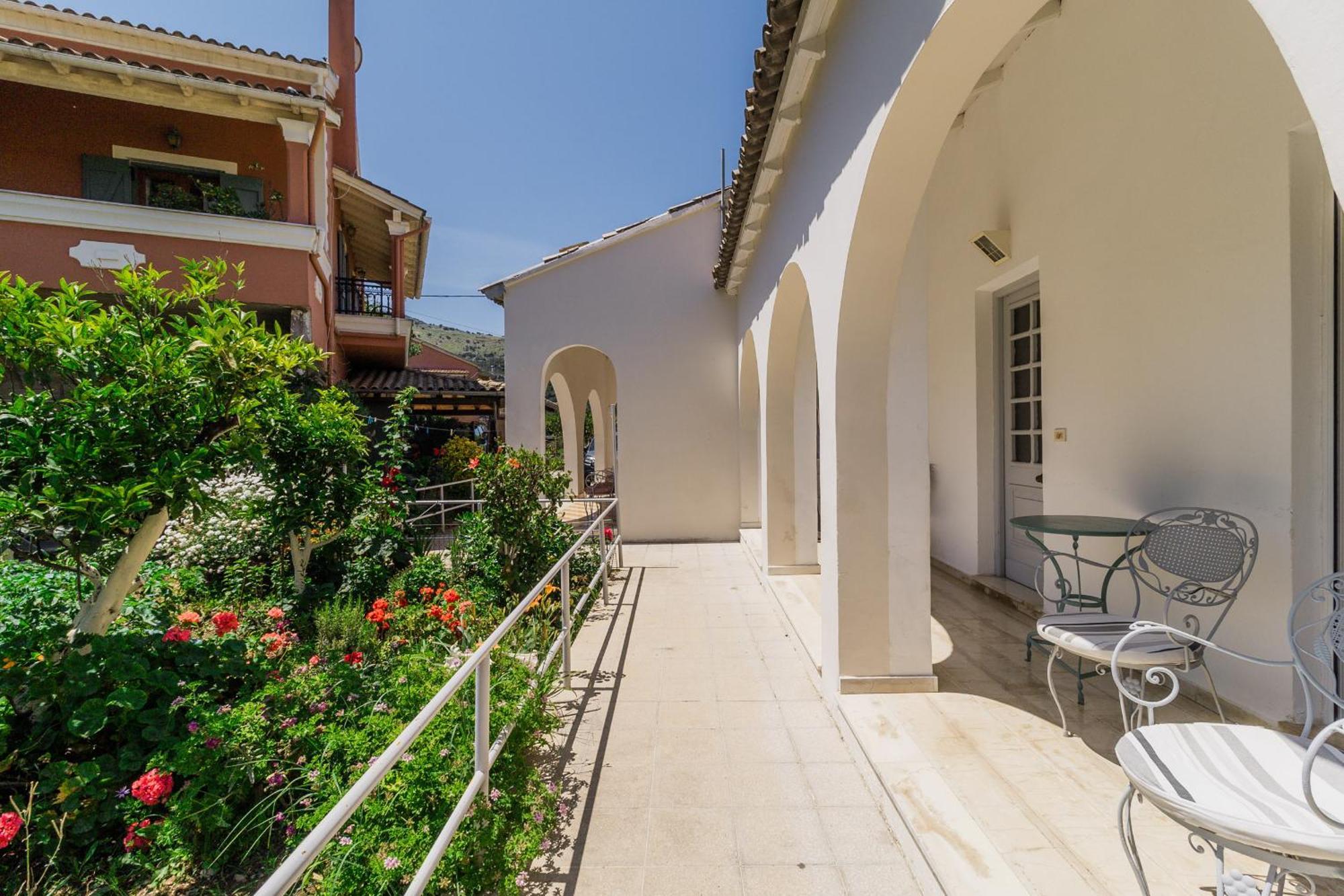 Lena Kassiopi Apartments ภายนอก รูปภาพ